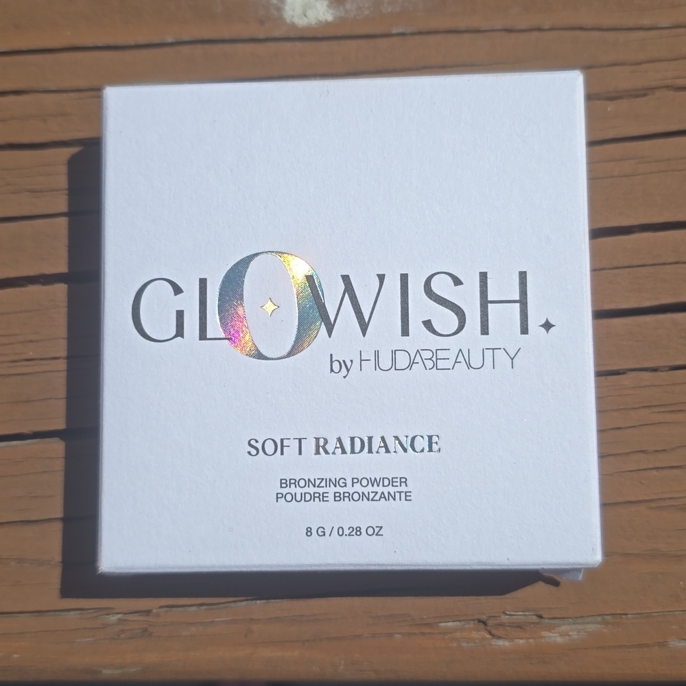 NIB Glowish Bronzing Powder